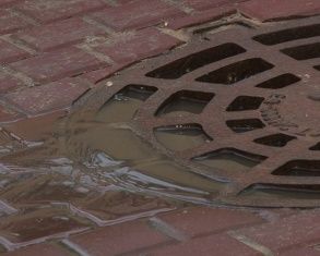 И ливневая канализация тоже: множатся проблемы на улице Ленина