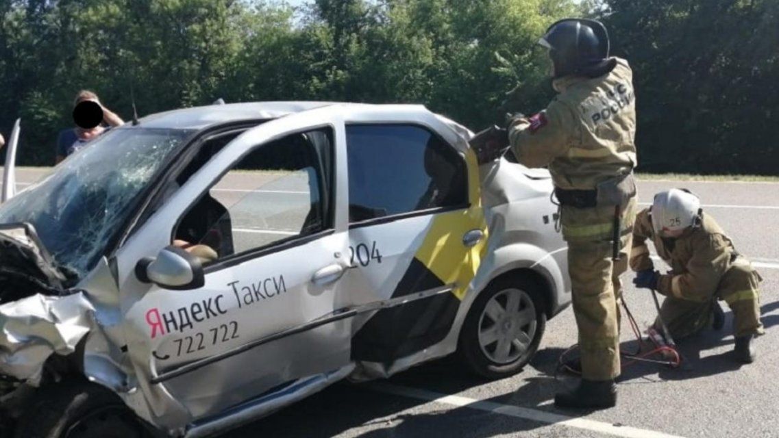 Девушка на такси вылетела на встречку: трое погибли в ДТП на Орловщине