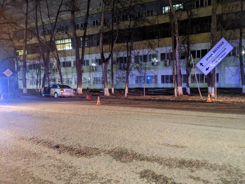 Дорожный знак, пешеход и дерево: в Орле водитель иномарки устроил ДТП