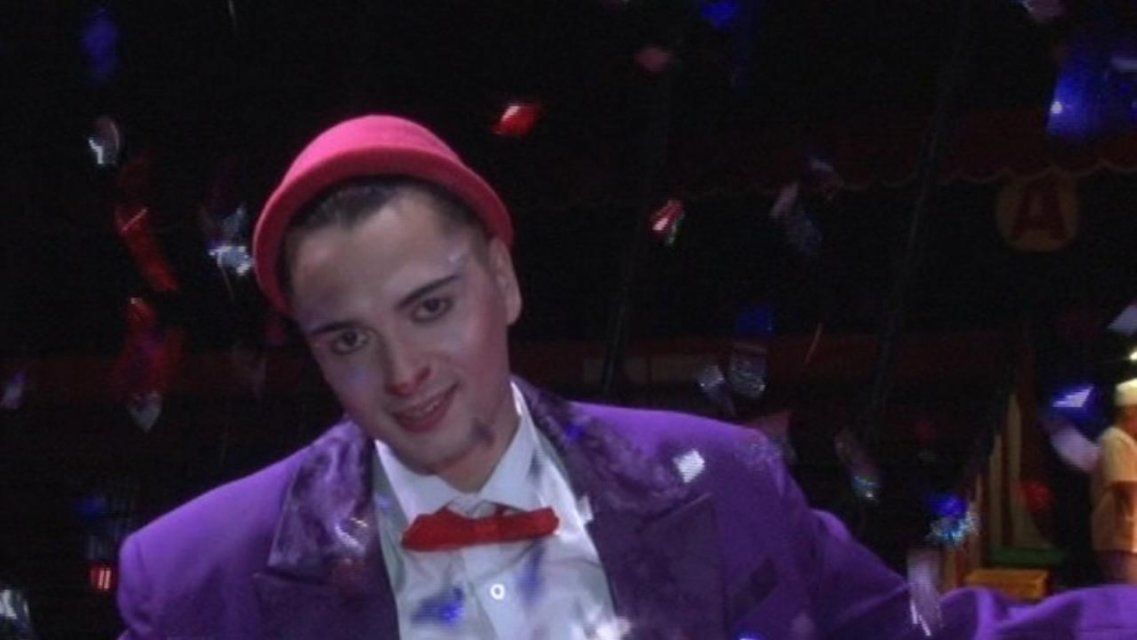 Артист цирка Романа Коробко Влад Богданов поздравил «Истоки» с 24-летием 