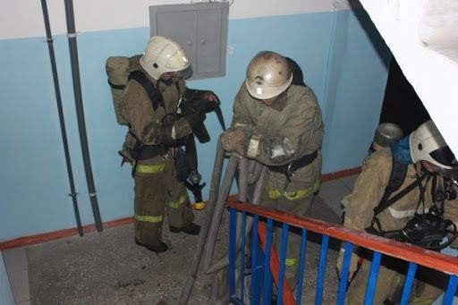 В орловской пятиэтажке в квартире сгорела пенсионерка