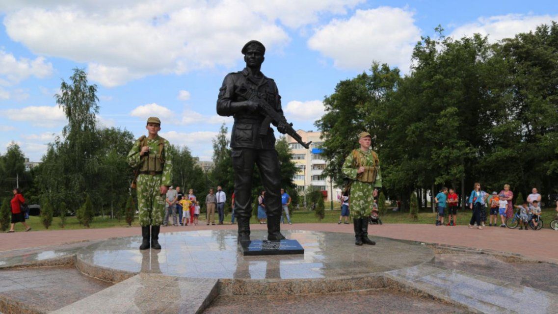 Не все вернулись домой: во Мценске открыли памятник воинам-интернационалистам