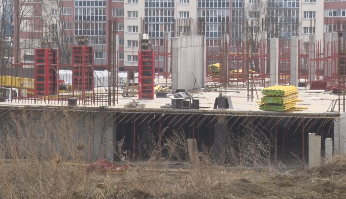 Как только-так сразу. Депутаты пытались узнать сроки выхода из экспертизы школы на ул. Родзевича-Белевича