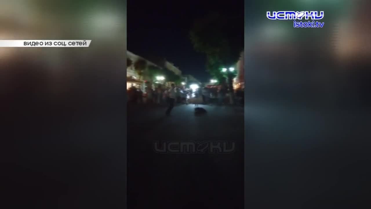 Из-за неработающего лифта в поликлинике №4 пациенты не могут попасть к врачам, бродячие собаки облюбовали детскую площадку в сквере Комсомольцев, а на...