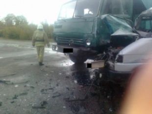 В Орловской области столкнулись «КамАЗ» и минивэн