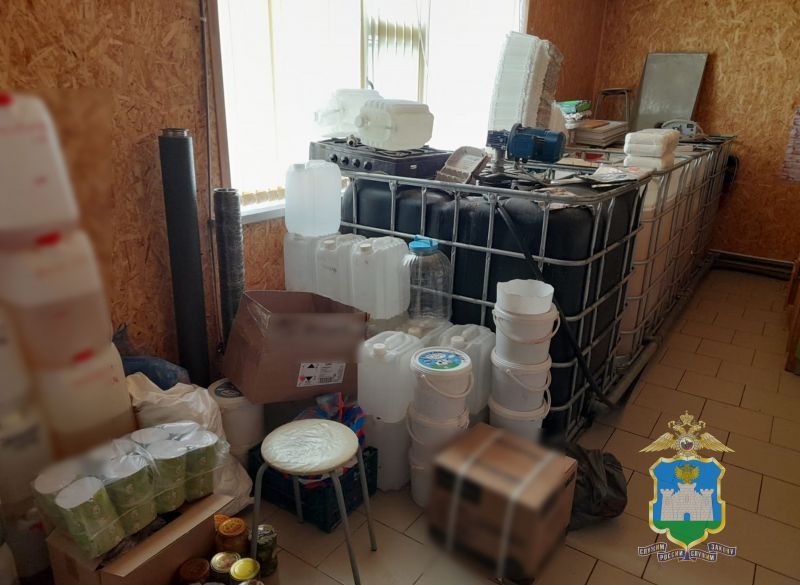 6500 литров суррогата: в Ливнах осудили организаторов подпольного алкогольного цеха