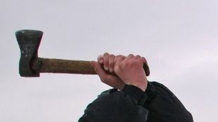 Житель Должанского района зарубил топором соседа, попросившего закурить