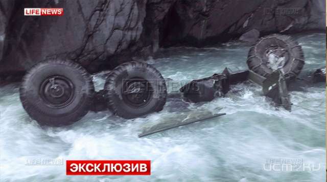 LifeNews: грузовик с орловскими военными сорвался с обрыва в Дагестане