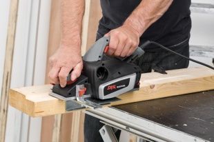 В Новодеревеньковском районе раскрыли кражу электроинструмента из гаража местной жительницы