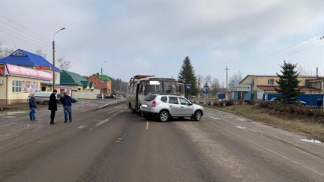 ПАЗ и «Рено» не разъехались на трассе под Орлом
