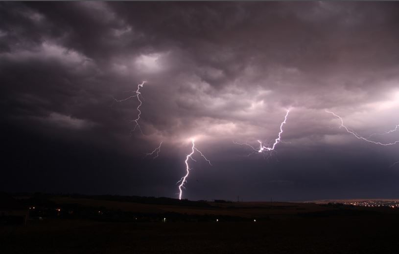 На Орловскую область надвигаются ветра и грозы