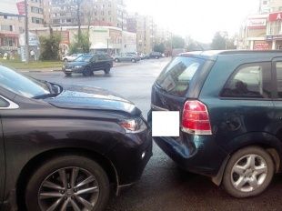 Столкновение трех автомобилей, сбитые пешеходы - сводка ГИБДД по городу и области