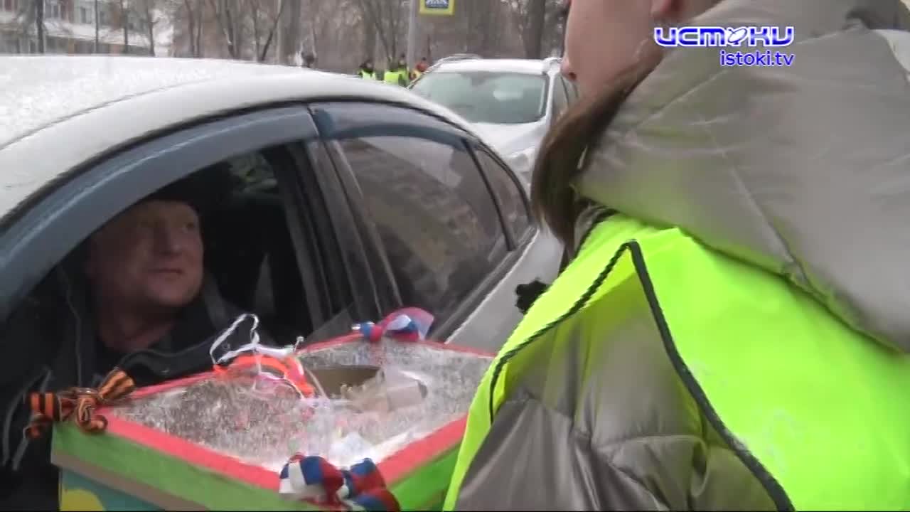 Счастливого пути и... хорошего праздника. Орловские автоинспекторы продолжают разрушать стереотип, что водителей останавливают только для выговора.