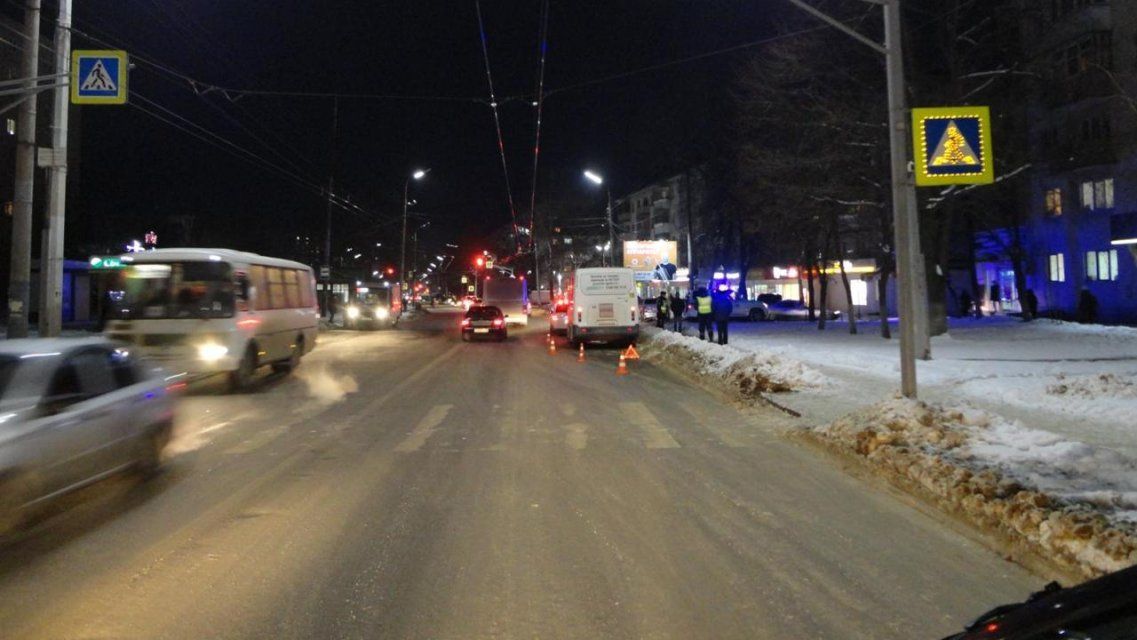 В орловской маршрутке упал пожилой мужчина