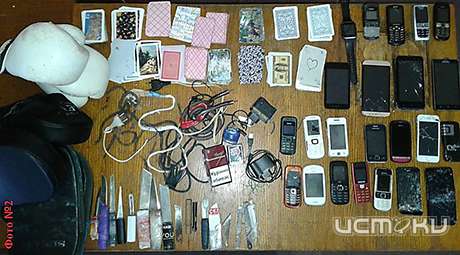 В Орловской области у заключенных изъяли заточки и мобильники