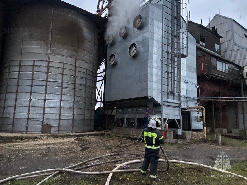 В Орловской области произошел пожар на элеваторе 