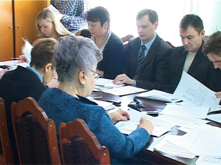 Карман не жмёт: чиновники не стали отбирать у себя дополнительные доходы 