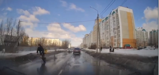 Орловские дороги испытывают на прочность не только автомобили, но и курьеров