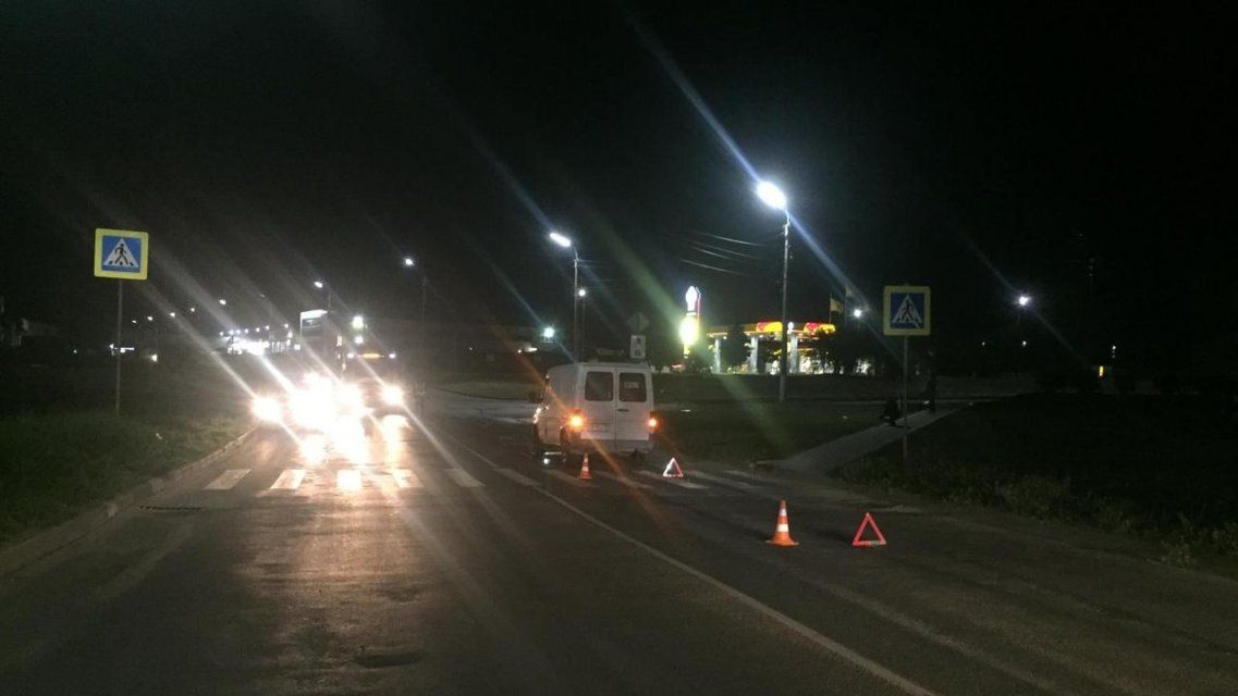 В Орле женщина попала под колеса микроавтобуса на зебре