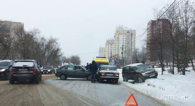В Орле на ул. Октябрьской произошло ДТП