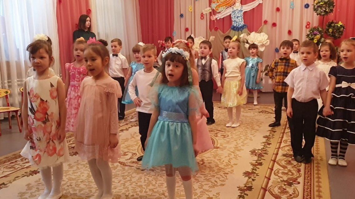 В Орловской области утренники в детсадах в ближайшие праздники сможет посетить только один родитель