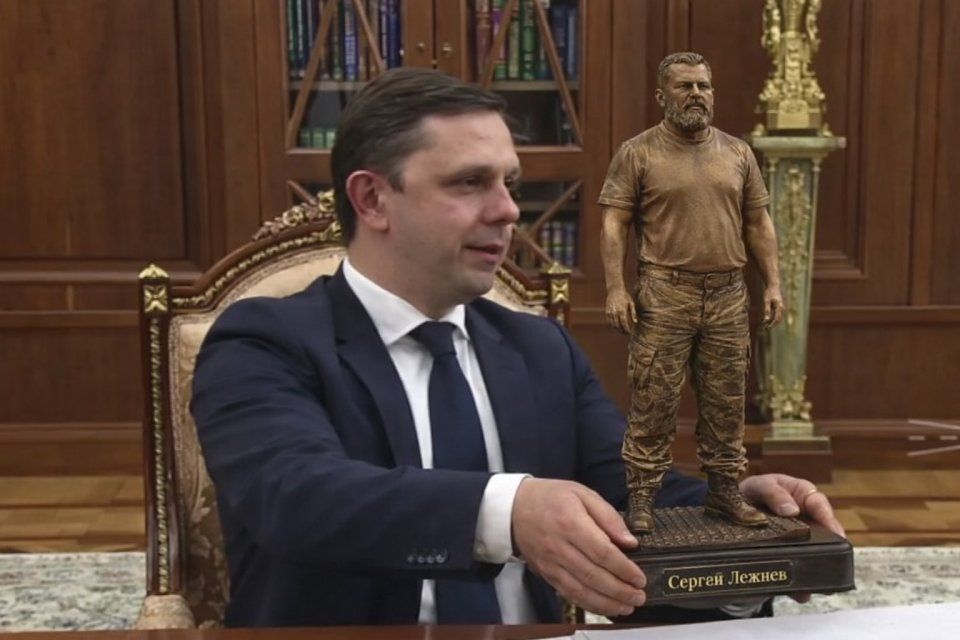 "Зато зубрам у нас хорошо- первозданная природа везде, особенно на дорогах".