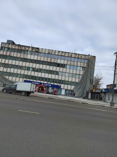 На орловском Доме быта поменяют баннер 