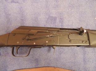 В поселке Глазуновка в квартире обнаружили тела четырех человек с огнестрельными ранениями