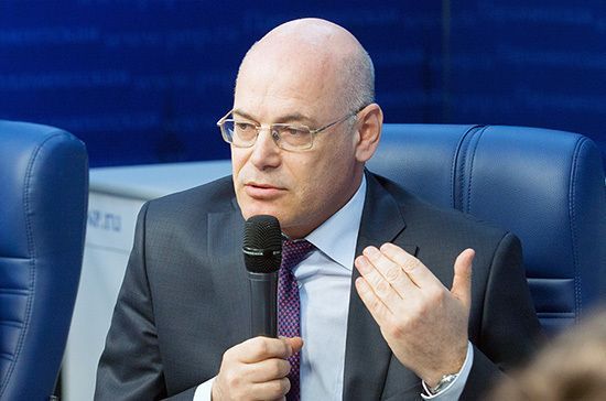 «Противники вакцинации от коронавируса должны чаще бывать в «красных зонах» больниц, потому что их «словесные изощрения» в итоге приводят к смерти людей» - Круглый