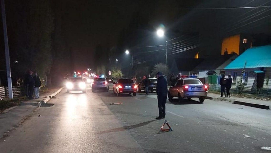 В Ливнах 16-летняя девушка попала в больницу, угодив под колеса «Приоры»