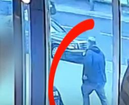 Орловчанин прокатил на капоте полицейских 