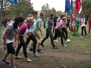 400 школьников пробежались по лесу 