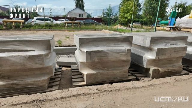 “Разрыли и бросили”: во дворе на Латышских Стрелков, 52, ремонт встал, а жители остались без безопасного двора