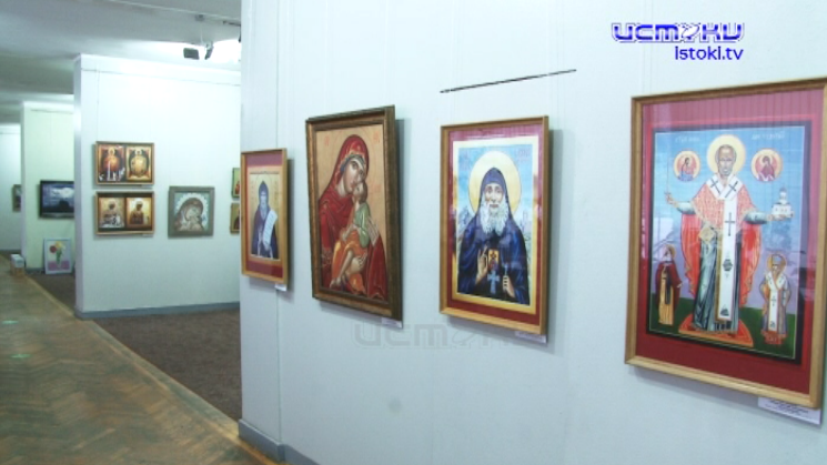 В областном выставочном центре открылись сразу три выставки. Известные орловские художники представили пейзажи, портреты, натюрморты, иконопись