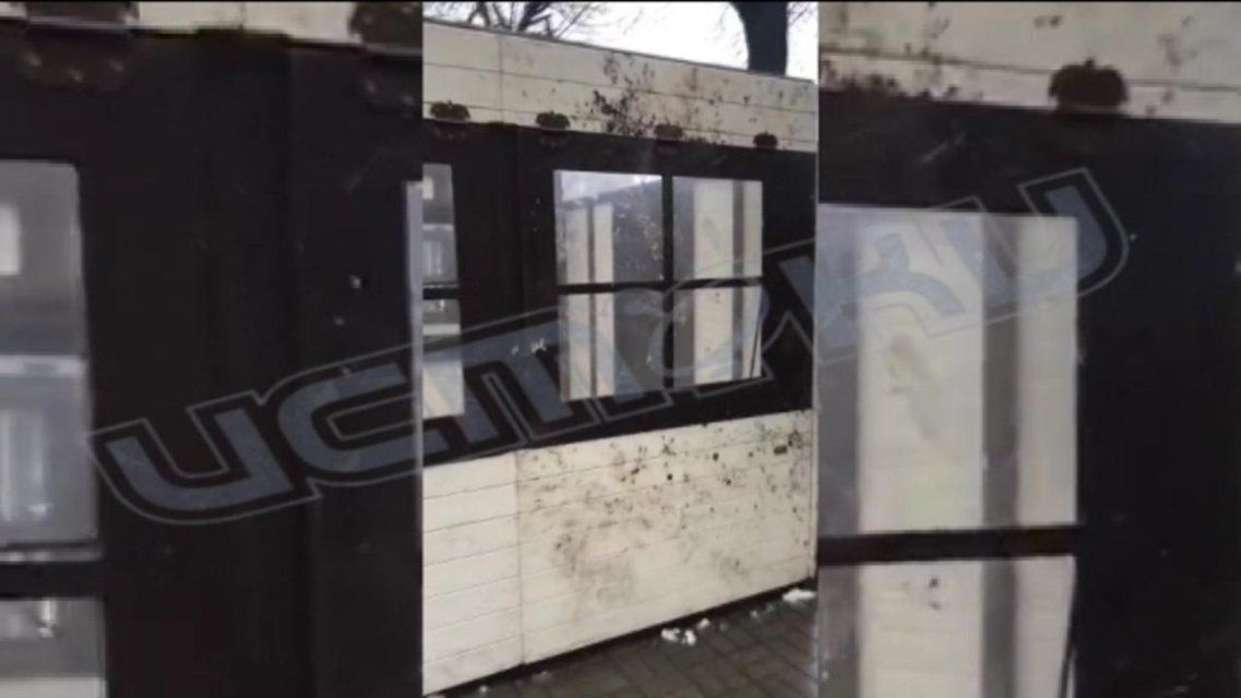 «Где их хранили?!»: орловчан шокировало состояние ярмарочных домиков