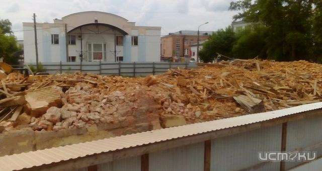 Дом на Гостиной, 1 полностью снесён
