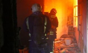 В Орле горит расселенный дом 