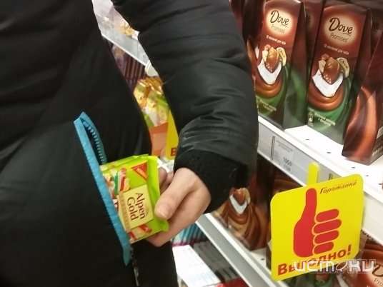 Орловчанин украл из магазина более 40 плиток шоколада