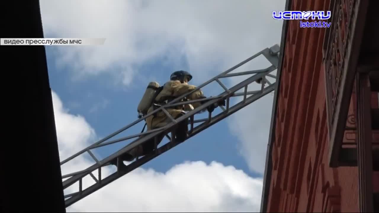 Пожарно-спасательные подразделения города Орла регулярно отрабатывают действия по тушению пожаров.