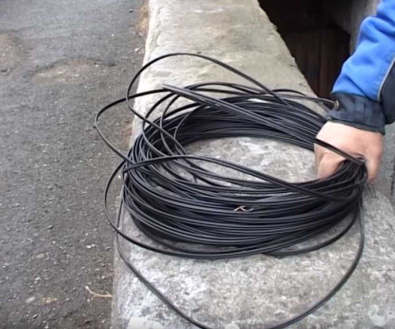 В Орловском районе работник предприятия украл кабель вместе с другом