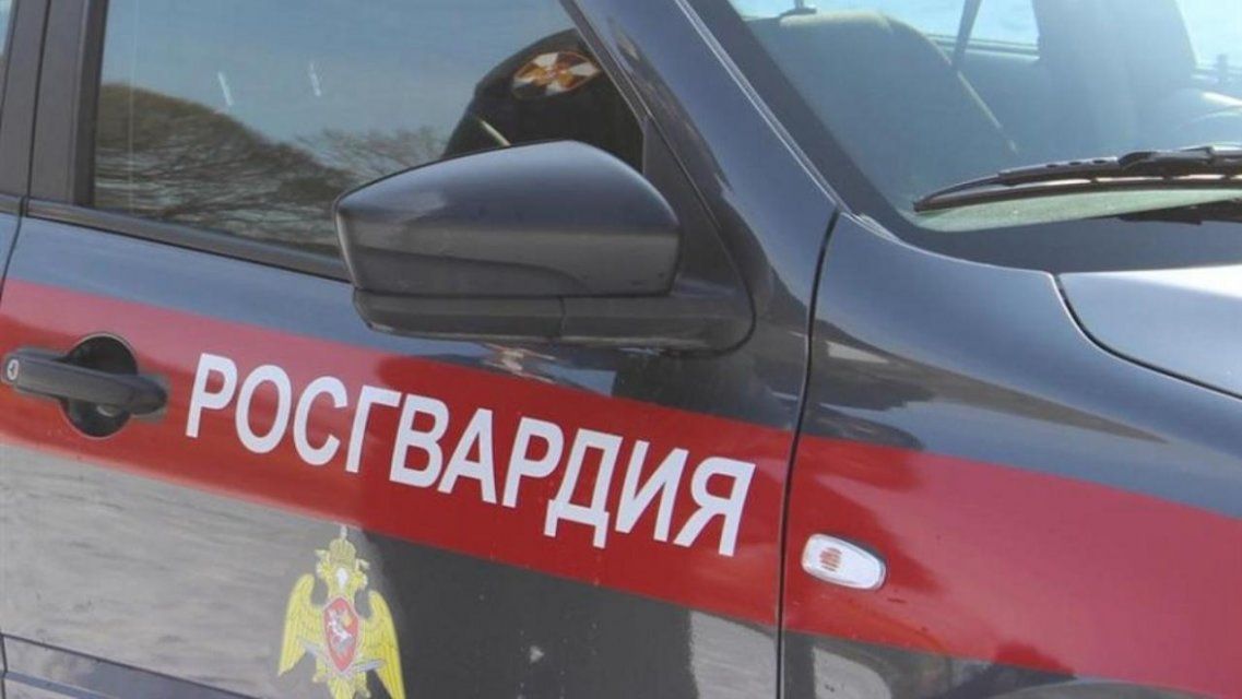 В Орле дебоширы втянули в драку работников бара