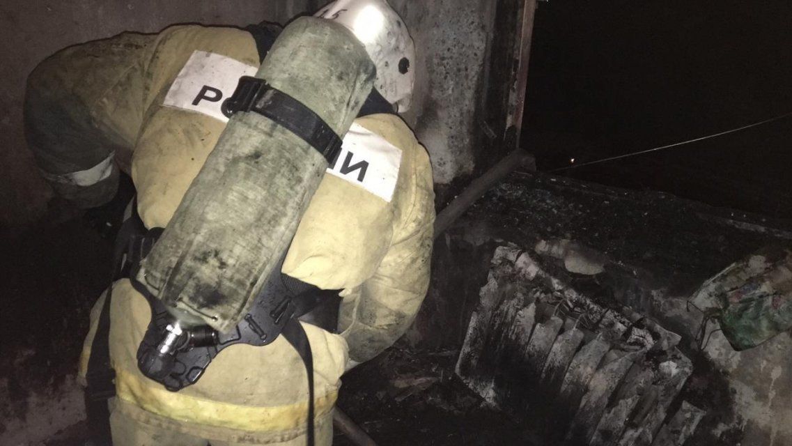 Электропроводка подвела: на Орловщине тушили пожар в трехэтажке