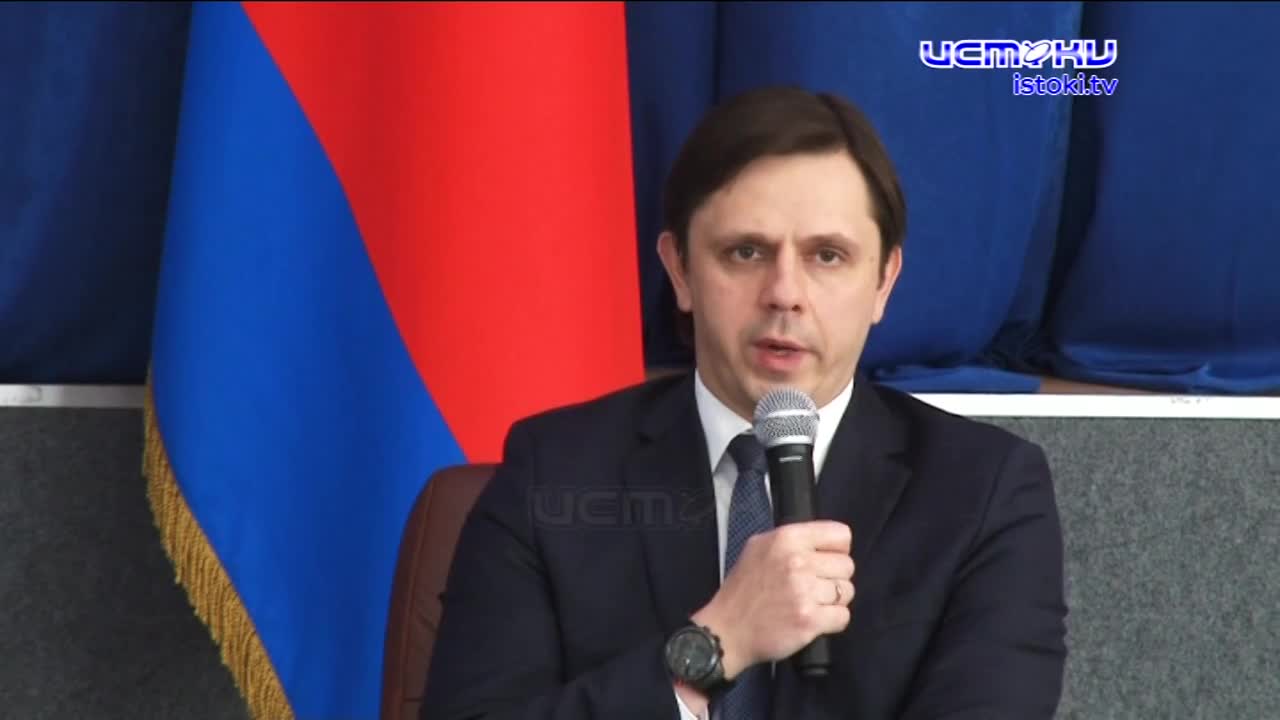 «Журналисты про Ерёму, а губернатор про Фому». Именно так прошла пресс-конференция Андрея Клычкова