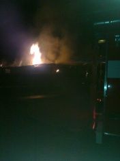 Во Мценском районе ночью сгорели баня и хозпостройка