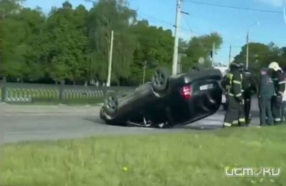 В Орле снова перевернулась машина