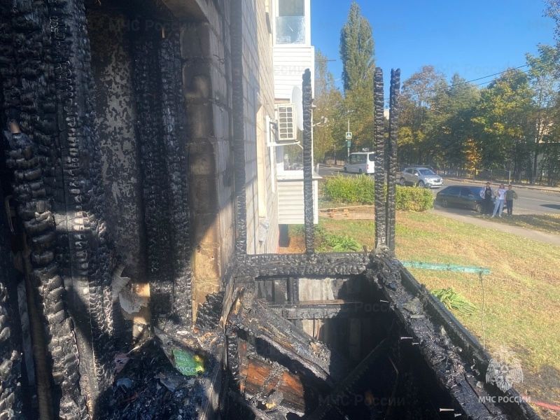 При пожаре в ливенской многоэтажке пострадал мужчина