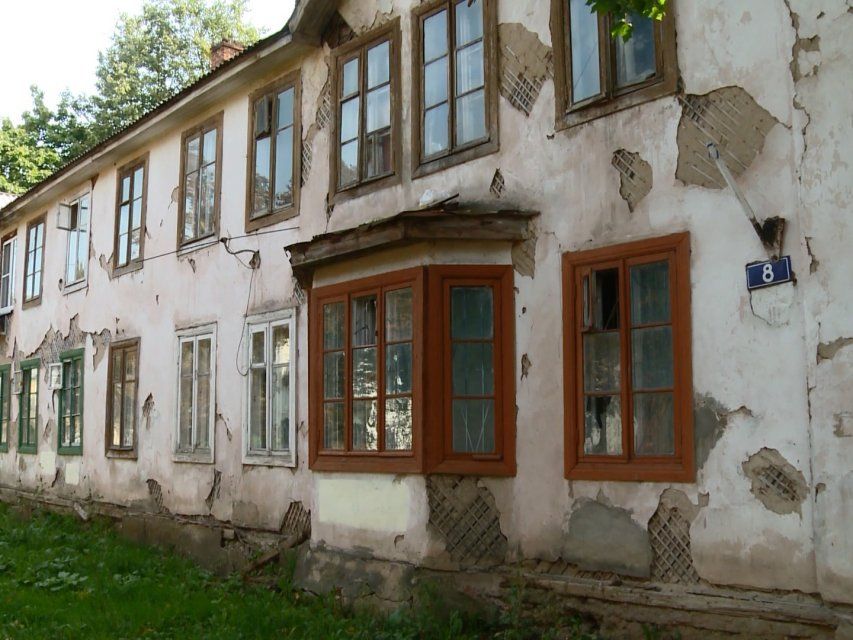 На переселение орловчан из аварийного жилья направят чуть больше 900 млн рублей