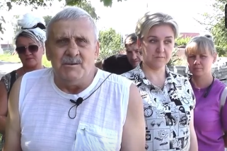 "И им, как всегда, придется идти по проезжей части"