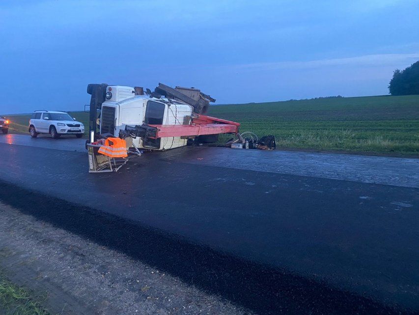Под Орлом в перевернувшемся автокране пострадал мужчина