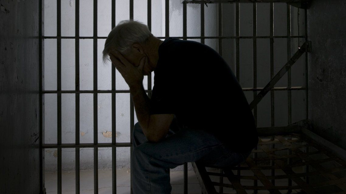 Угрозы и насилие: в Орле экс-полицейского посадили за принуждение к даче показаний